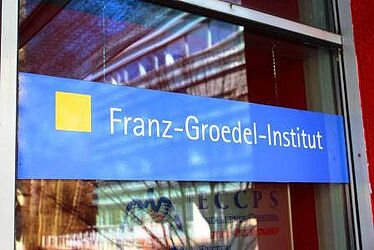 Eingang Franz-Groedel-Institut